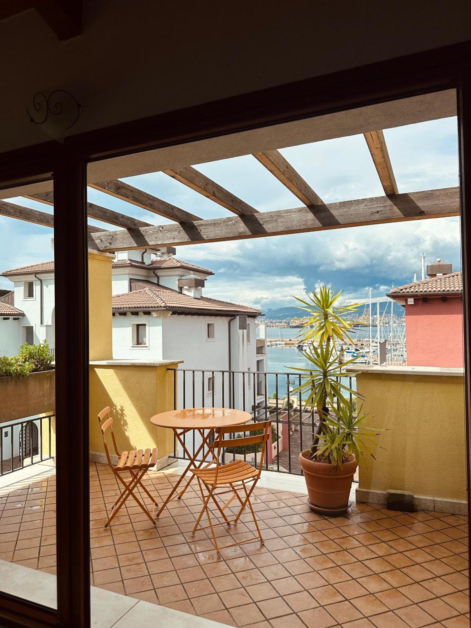 Apartment Claudia Múggia Esterno foto