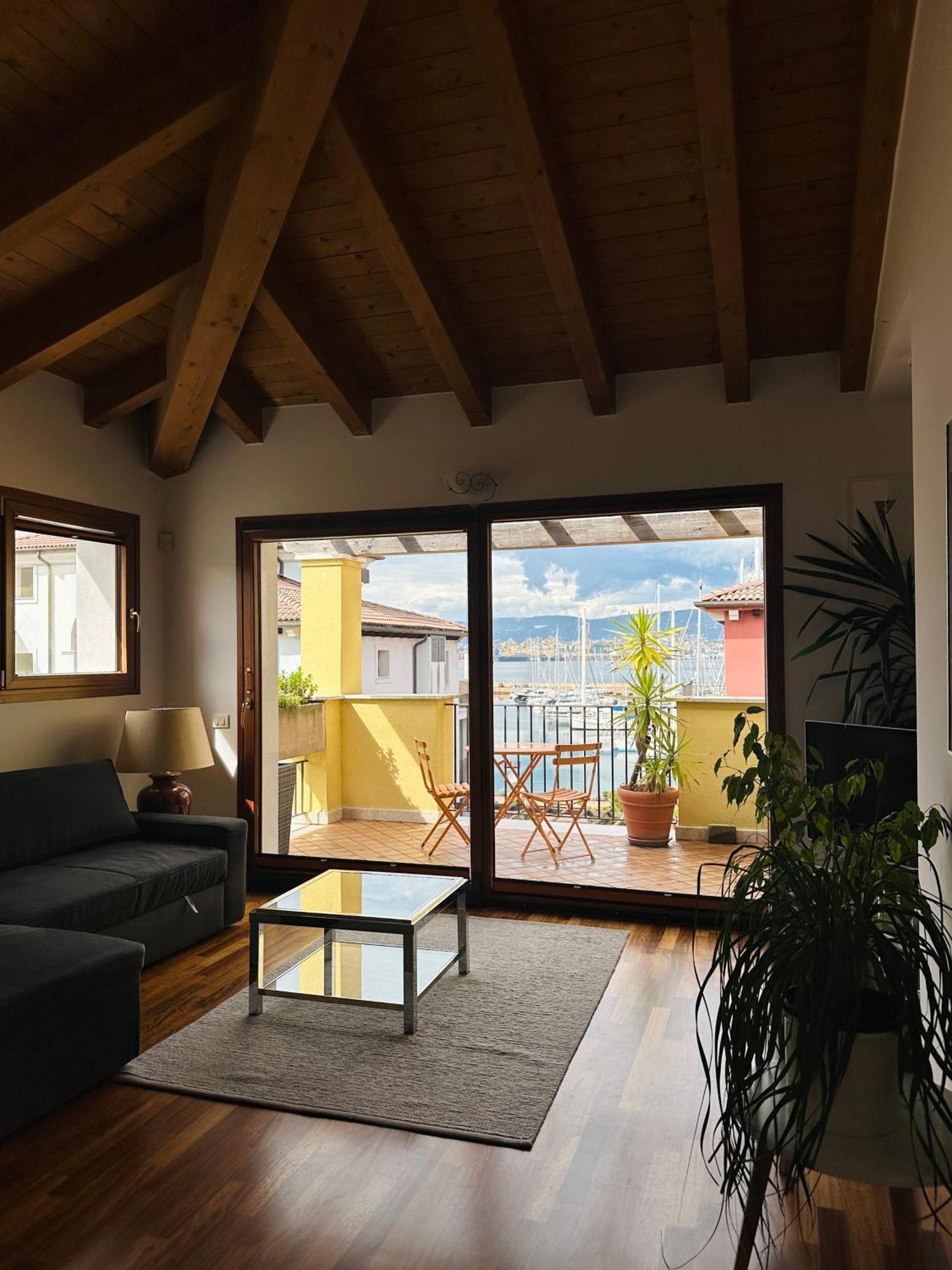 Apartment Claudia Múggia Esterno foto
